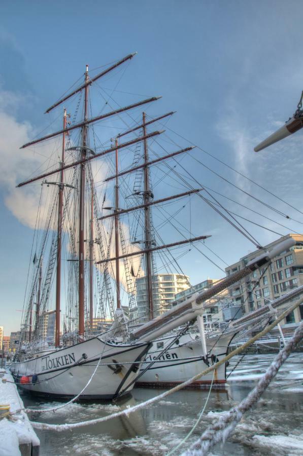 Segelschiff J.R. Tolkien Hotel Hamburg Kültér fotó