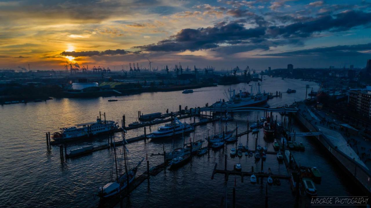 Segelschiff J.R. Tolkien Hotel Hamburg Kültér fotó